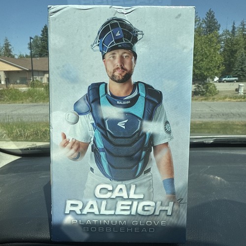 2025 Seattle Mariners Cal Raleigh Platinum Glove Bobblehead 2025/4/7 SGA