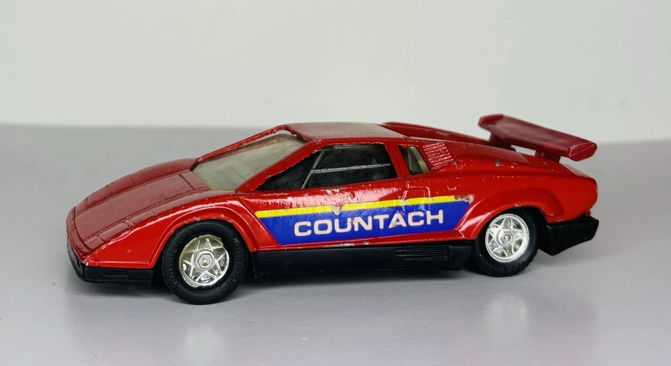 Coche fundido a presión vintage Tootsietoy Lamborghini Countach rojo 1/32 Foto 3 de 4