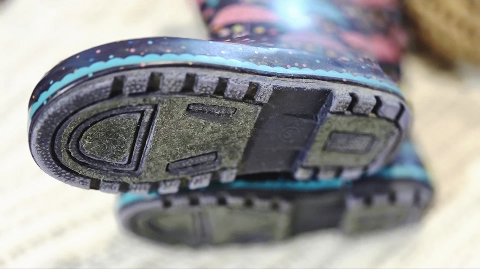 Botas de lluvia Western Chief impermeables de goma para jóvenes talla 10 Bella Umbrella azul marino Foto 4 de 4