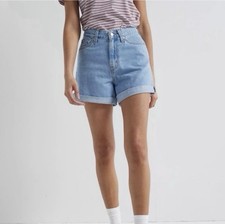 Levi s 80s Mom Shorts High Rise Cuffed Denim Light Wash Size 32