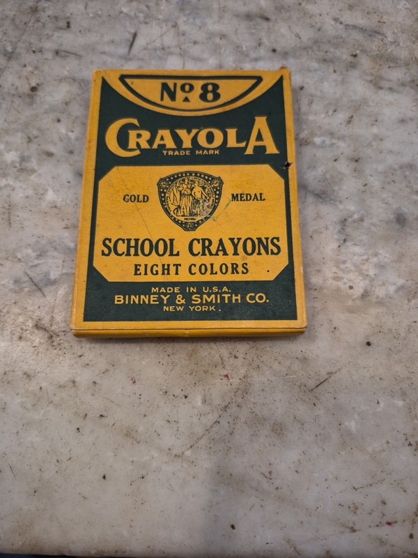 No 8 CRAYOLA GOLD MEDAL SCHOOL CRAYONS BINNEY SMITH EARLY CRAYON BOX #3