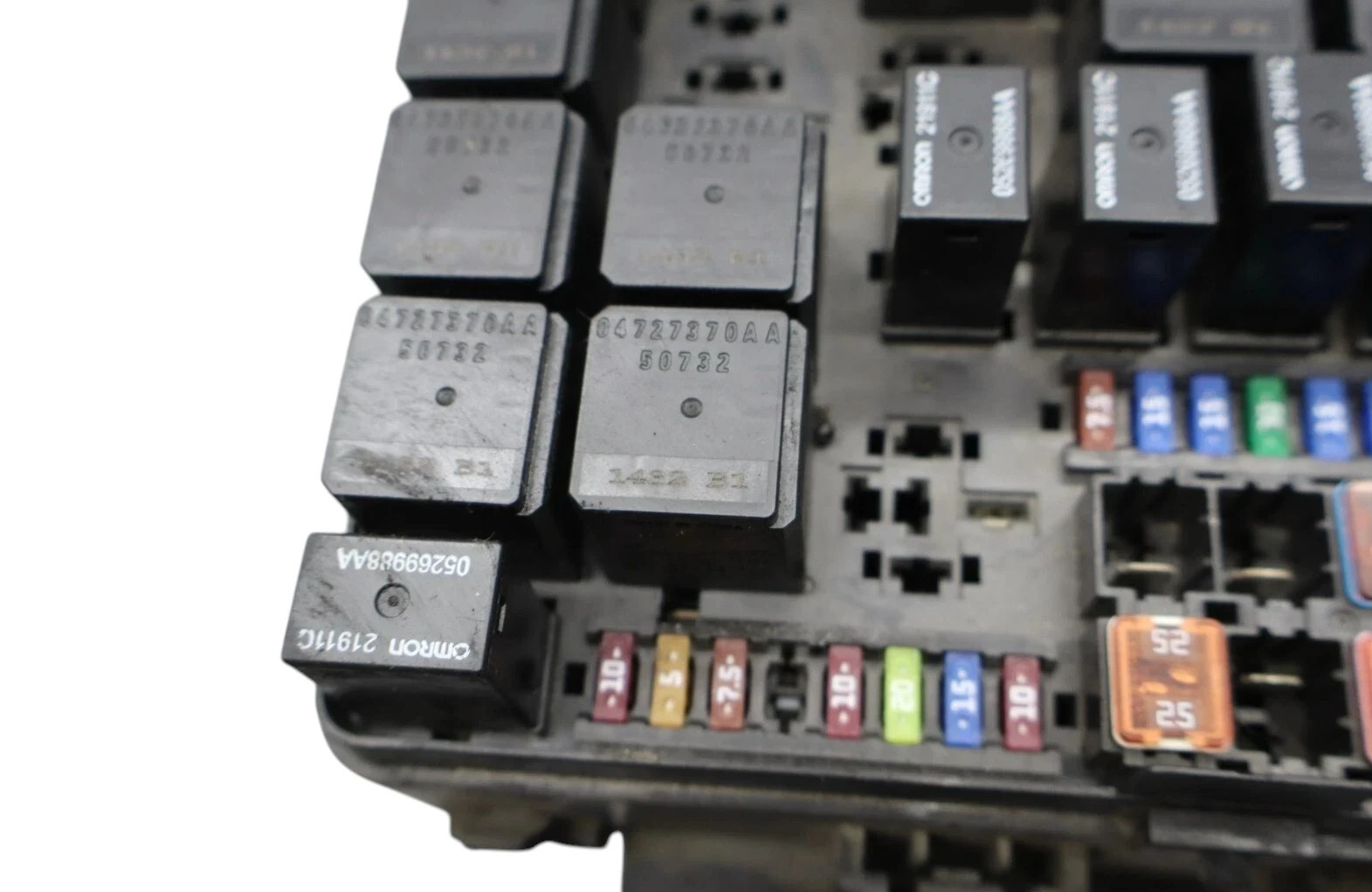 14-17 Maserati Quattroporte Engine Fuse Box Relay Module 7154763030 Oem