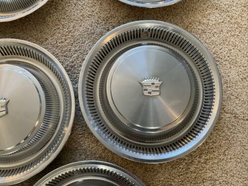 Set of 5 Genuine 1971 1972 Cadillac Coupe Deville Fleetwood hubcaps OEM 3513352 - Bild 4 von 10