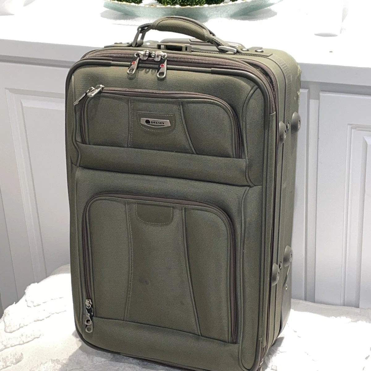 HELIUM DLX - L Expandable (71cm) - Trolley Case – DELSEY PARIS INT