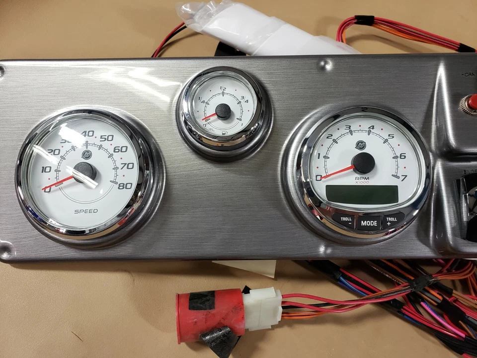 PANEL CALIBRE DIGITAL LUND BOATS Foto 2 de 4