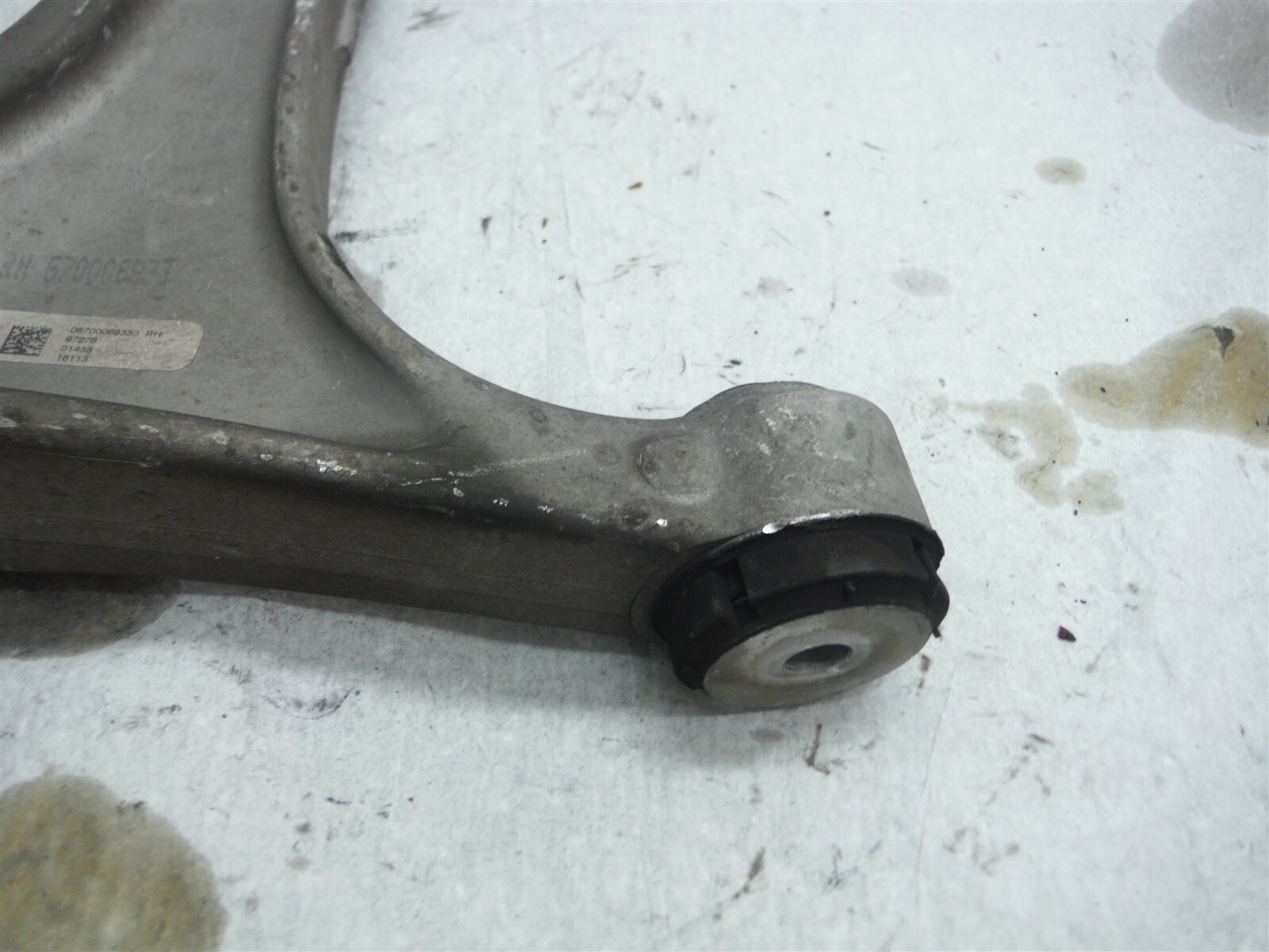 2014-2016 MASERATI QUATTROPORTE PASSENGER RIGHT LOWER CONTROL ARM 06700069330