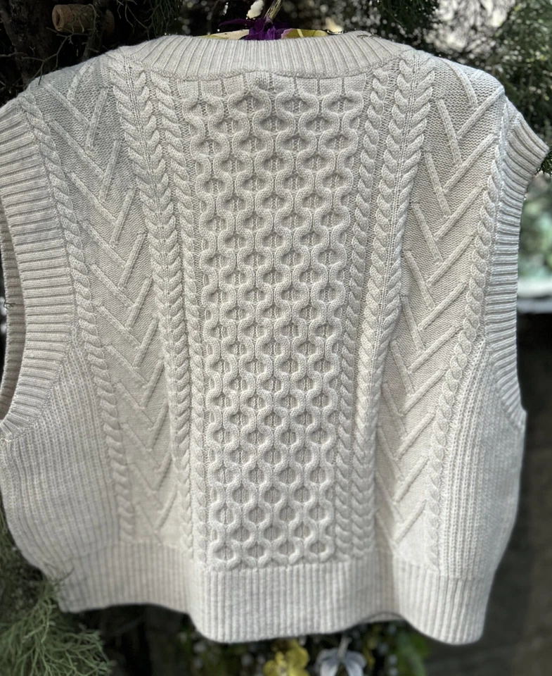 Aritzia Babaton Emporia Vest~Pure Merino Wool~Cable Knit~Crop Sweater sz M~LkNew - Image 3 of 4