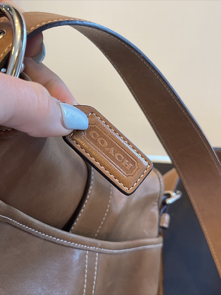 バッグ GUCCI Vintage Leather Shoulder Bag Brown Vintage COACH Brown Leather Shoulder Bag, Buckle Accents