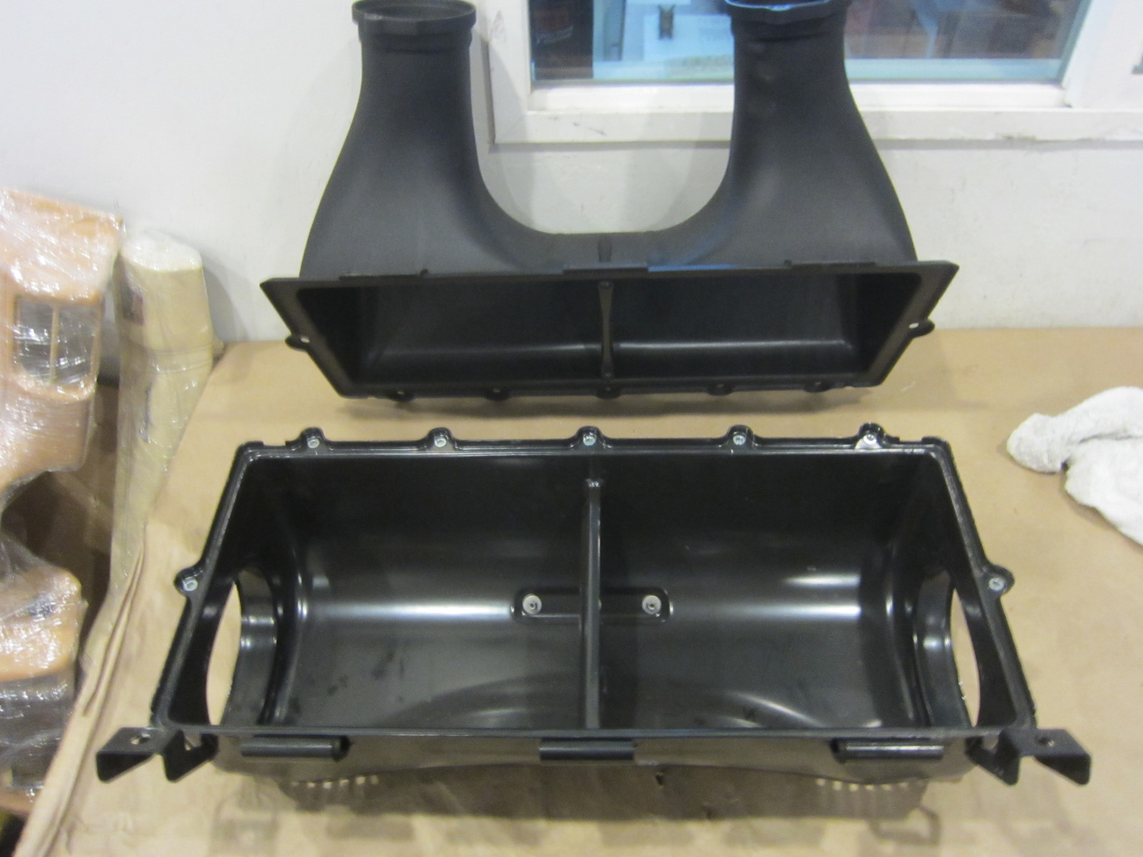Ferrari 458 - Lower Filter Air Box And Upper Cover - P/N 252748 - 246588