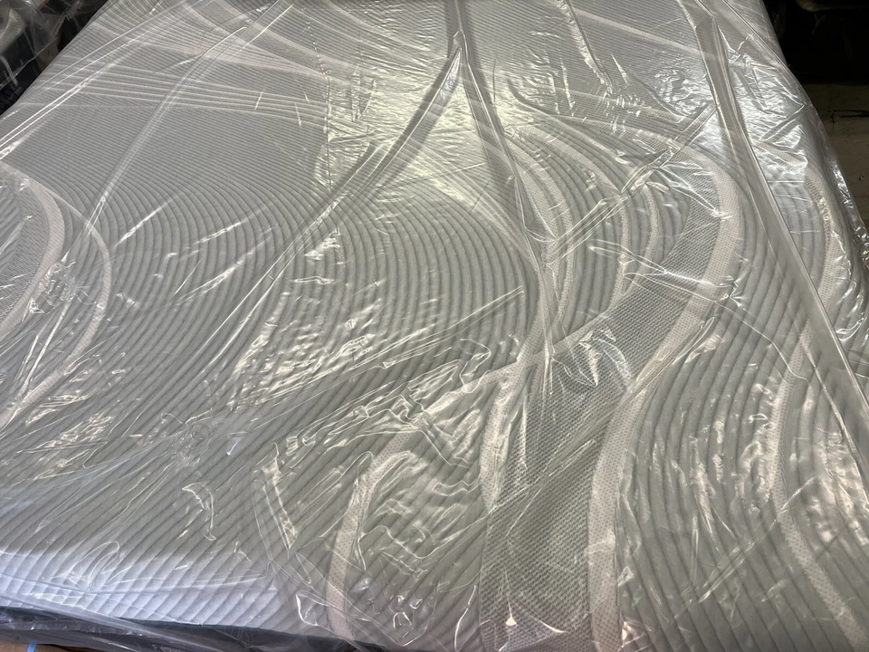 TempurPedic PRO ADAPT MEDIUM 2.0 MEDIUM CALIFORNIA KING MATTRESS NEW CLEARANCE - Image 3 of 4