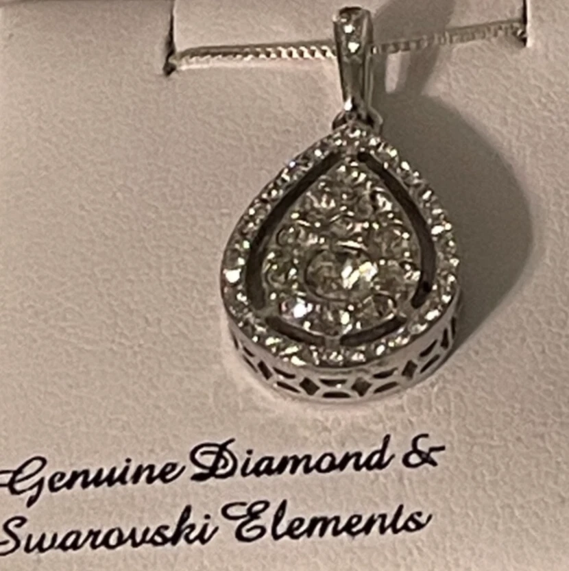 Collar de plata de ley 925 con elementos de Swarovski y diamantes genuinos de pera Foto 4 de 4