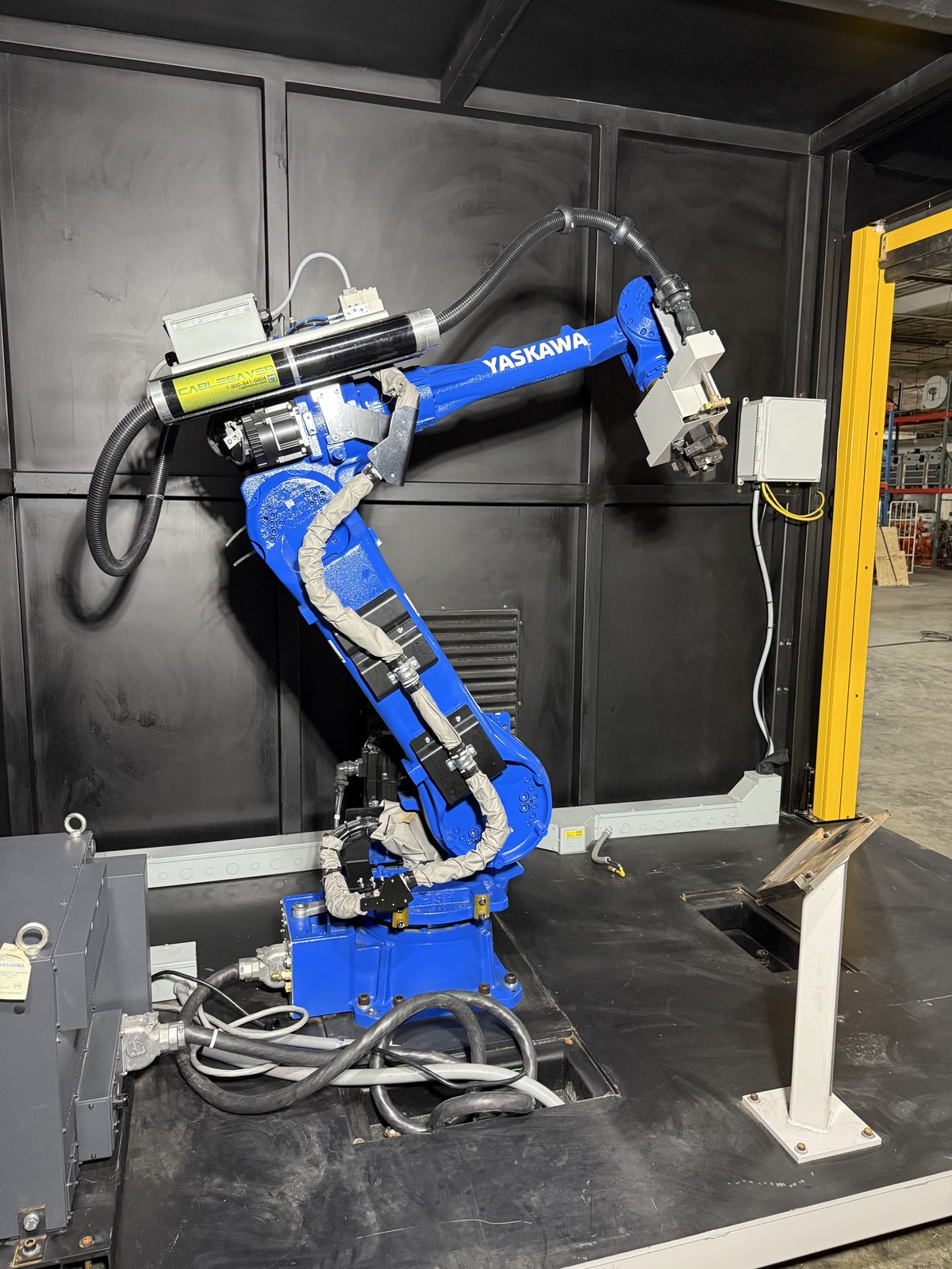 Yaskawa Motoman GP50 Robot YRC1000 Control 50Kg Payload 14 Hours in Enclosure