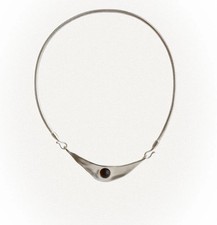 Collar de plata con clavícula