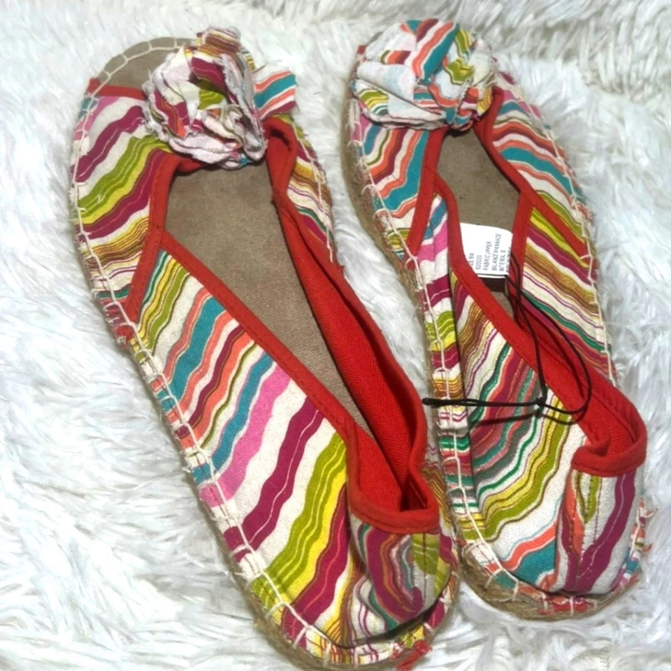 Zapatos planos para mujer Lane Bryant a rayas multicolores punta abierta talla 9W Foto 4 de 4