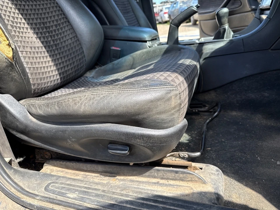 Holden Commodore 2003 VY VU Ute Front Seats Pair Leather Cloth - image 4 of 4