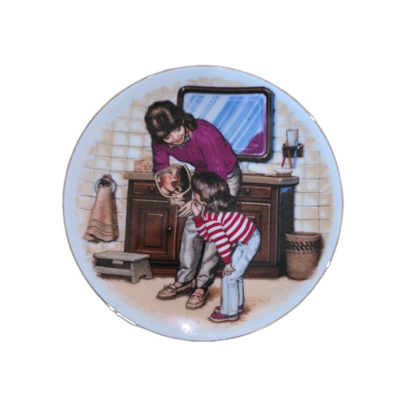 AVON ~ SPECIAL MEMORIES "A NEW TOOTH" MOTHER'S DAY PLATE 1986 ~ by TOM NEWSOM