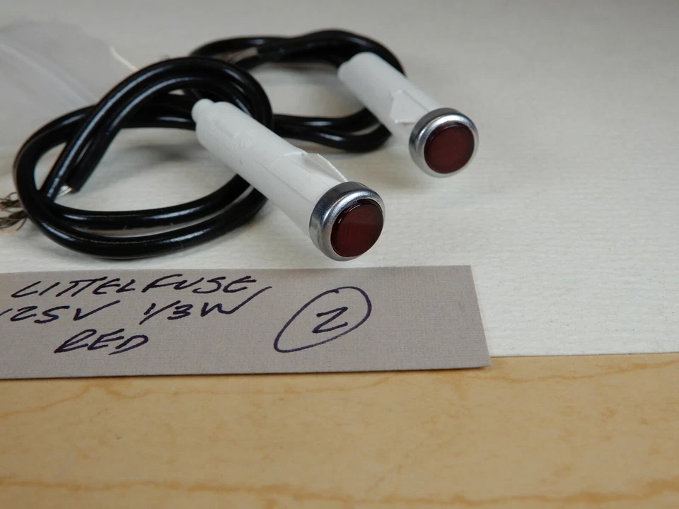 Лампы панельные Littelfuse красные прессовые (5/16 отверстия) (2) 125 В 1/3 Вт - Изображение 2 из 3