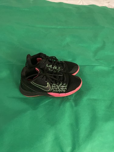kyrie flytrap pink and green