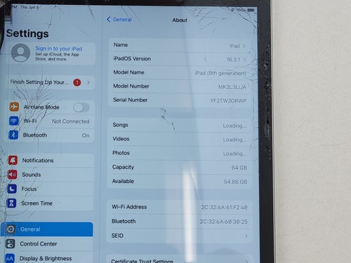 Apple iPad (9th Gen.) (A2602) 64GB - Silver (Wi-Fi) 10.2" - *DAMAGED* - T9349 - Picture 3 of 8