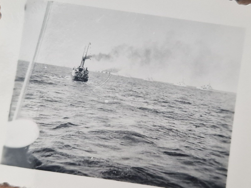 Lote fotos pequeñas s/w 30 capitán en el mar puerto barcos de pesca - Imagen 2 de 17