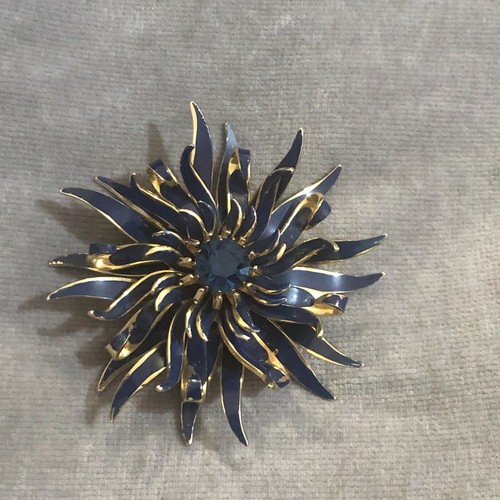 Vintage chrysanthemum brooch gold tone blue enamel with rhinestone Trip Layered