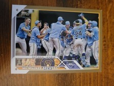 2023 Topps Series 2 Gold Milwaukee Brewers /2023 Milwaukee Brewers 533