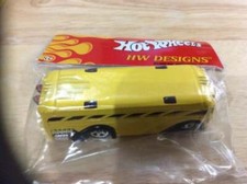 Hot Wheels 2012 - Surfin' School Bus (Yellow) HW Designs