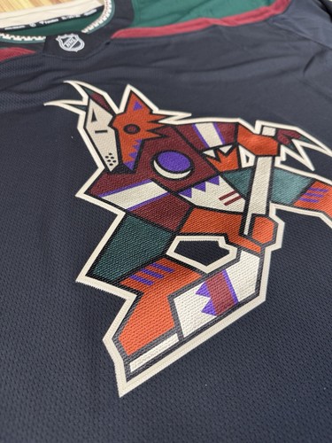 Camiseta deportiva de hockey Fanatics Breakaway NHL ARIZONA COYOTES réplica GRANDE Y ALTA 4XL NUEVA - Imagen 5 de 10