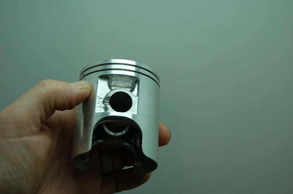 NUEVO DE LOTE ORIGINAL Suzuki 12110-40501 STD PISTÓN DIÁMETRO ESTÁNDAR RS175 FABRICANTE DE EQUIPOS ORIGINALES Foto 4 de 4