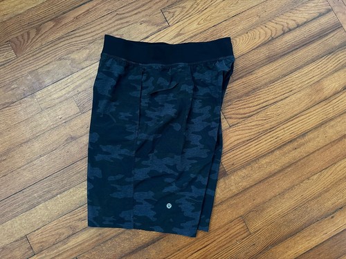 Lululemon T.H.E. shorts 11" Liner Less Camo Medium - Bild 2 von 3
