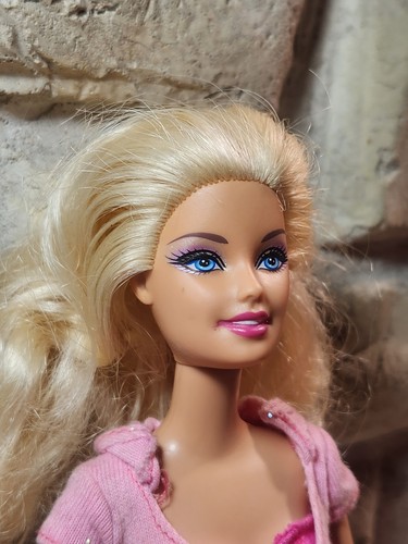 Barbie epoca febbre moda in camicia rosa jeans pantaloncino capelli biondi occhi azzurri usata  - Foto 4 di 19