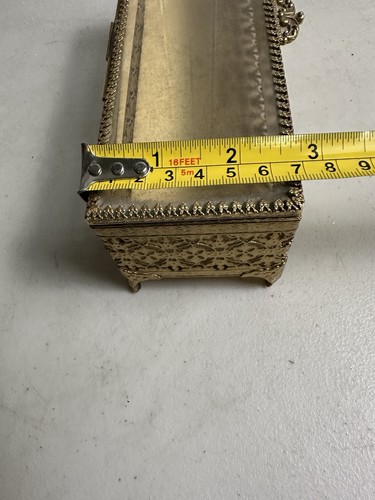 Vintage filigrane Schmuckschatulle mit Goldfuß aufklappbar abgeschrägtes Glas Hollywood Regency - Bild 10 von 10