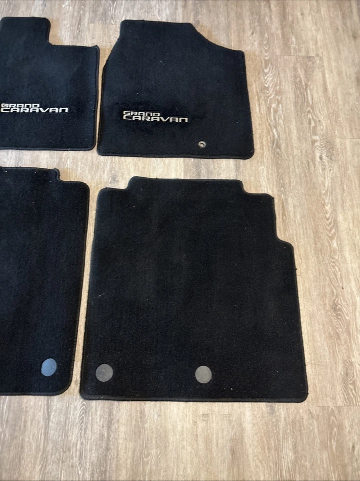 Juego de 4 alfombrillas Dodge Grand Caravan 2016 Foto 3 de 4