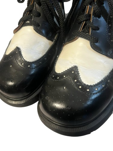 Scarpe Brogue Dr. Marten in pelle bianca e nera made in England da uomo taglia 7 - Foto 2 di 10