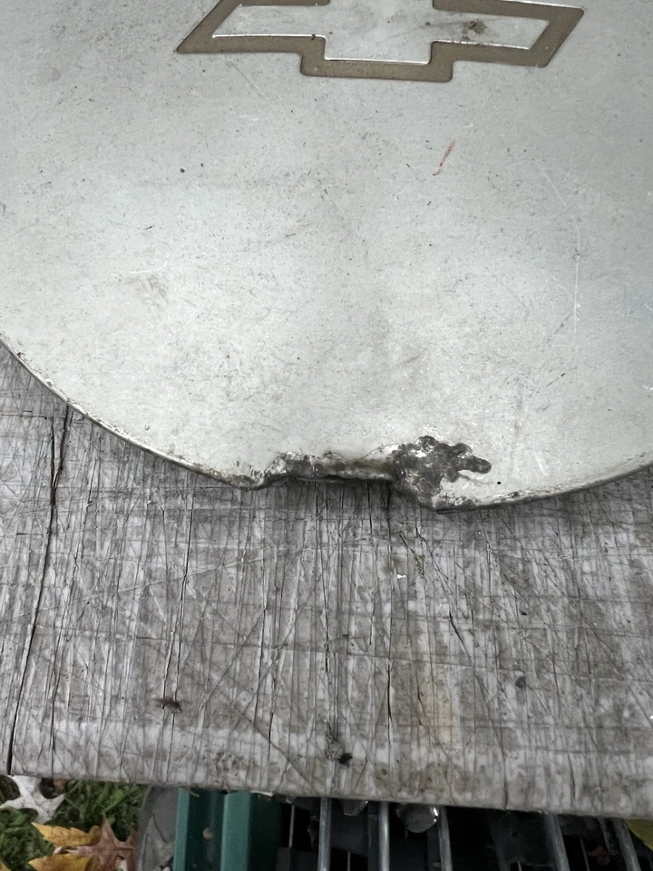 POOR 95 96 97 98 99 00 01 02 CHEVY S10 BLAZER 4X4 center cap 15982653 oem used - Imagem 2 de 4