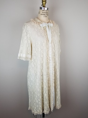 Vintage 1950's I. Magnin & Co Pale Buttery Yellow Lace Over Pale Blue Robe - Picture 8 of 9