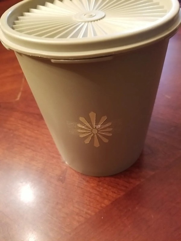 Vintage Tupperware Avocado Green yellow flower 809-6 Made in USA with Lid