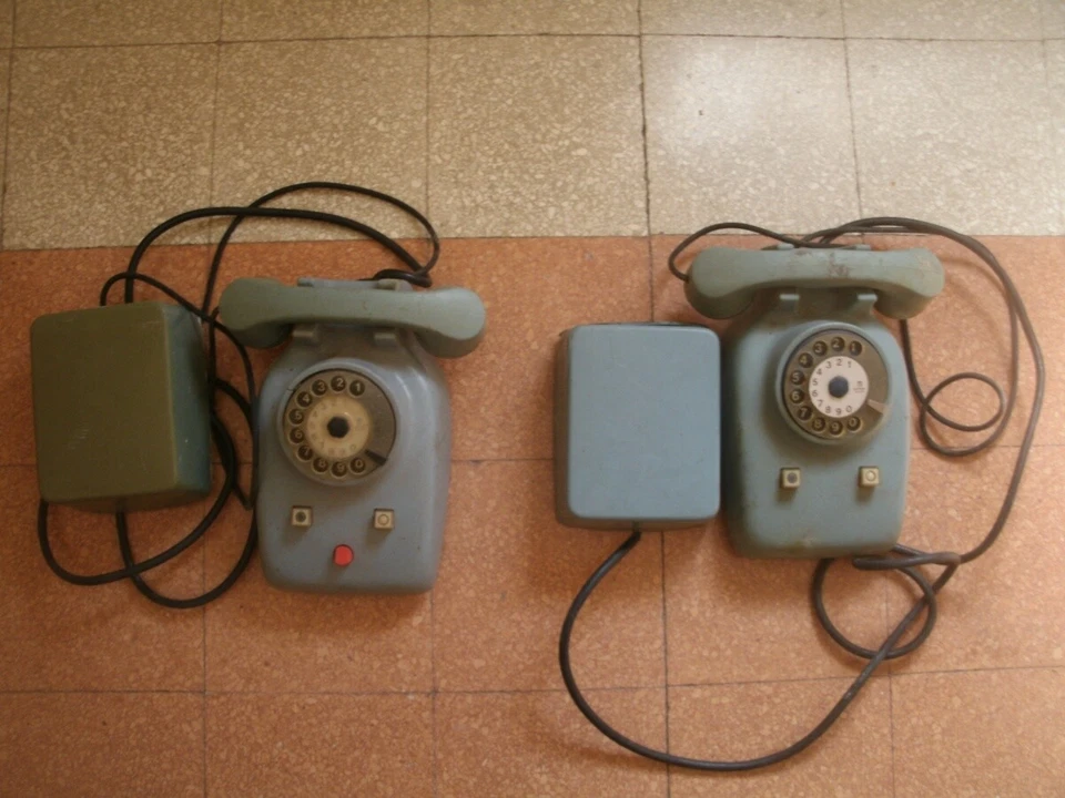 4 vecchi Telefoni safnat milano modernariato design vintage nizzoli epoca - Immagine 2 di 4