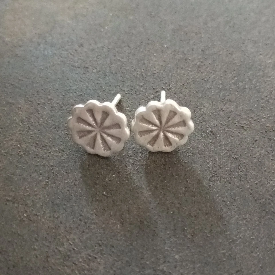 FINE SILVER EARRINGS VINTAGE CRAFT DANGLE ARTISAN 1g MINI WHEEL STUD #E051 - Image 4 of 4
