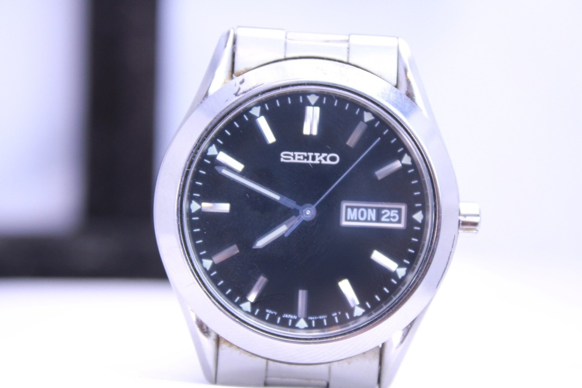 Seiko 7N43-9070 Quartz Day Date Black Dial Stainless Mens Watch | eBay