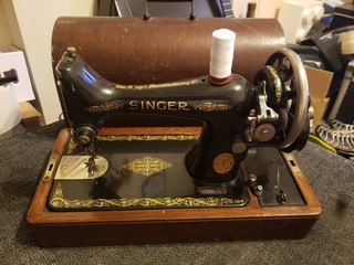 Vintage Singer 99k Hand Crank Sewing Machine. 1924. No Reserve!