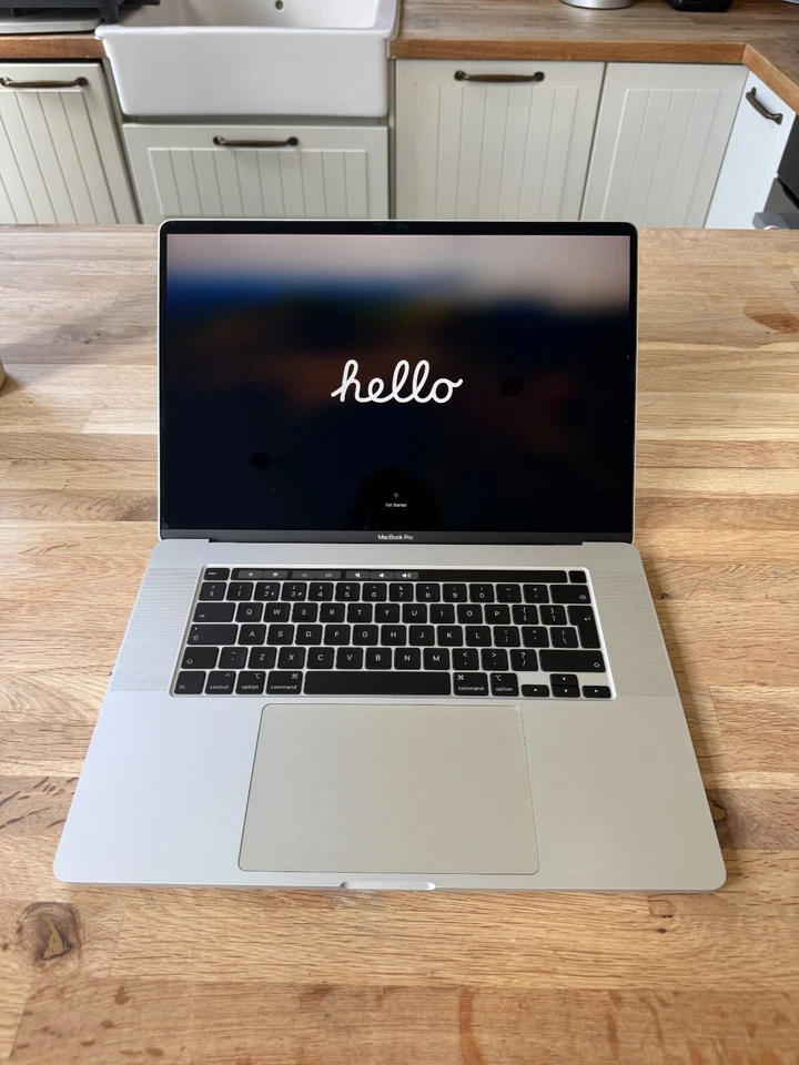 Apple MacBook Pro 16" · i9 9th gen 2.3 GHz · 16GB · 1TB, photo 1 of 5