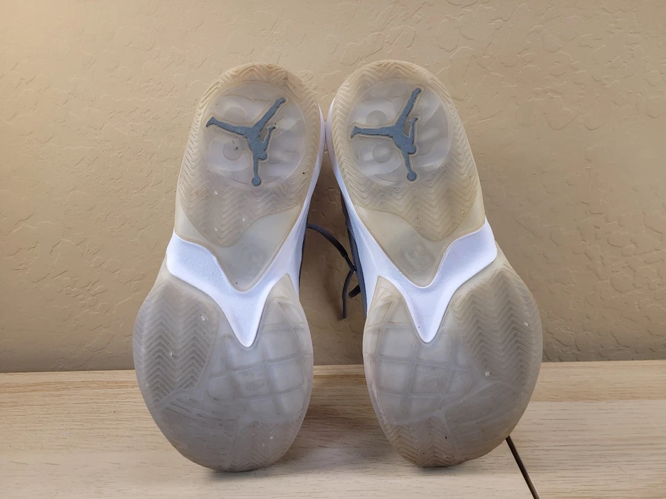 Tênis de basquete Air Jordan Max Aura 3 cinza lobo juvenil tamanho 6 DA8021-005 - Imagem 3 de 4