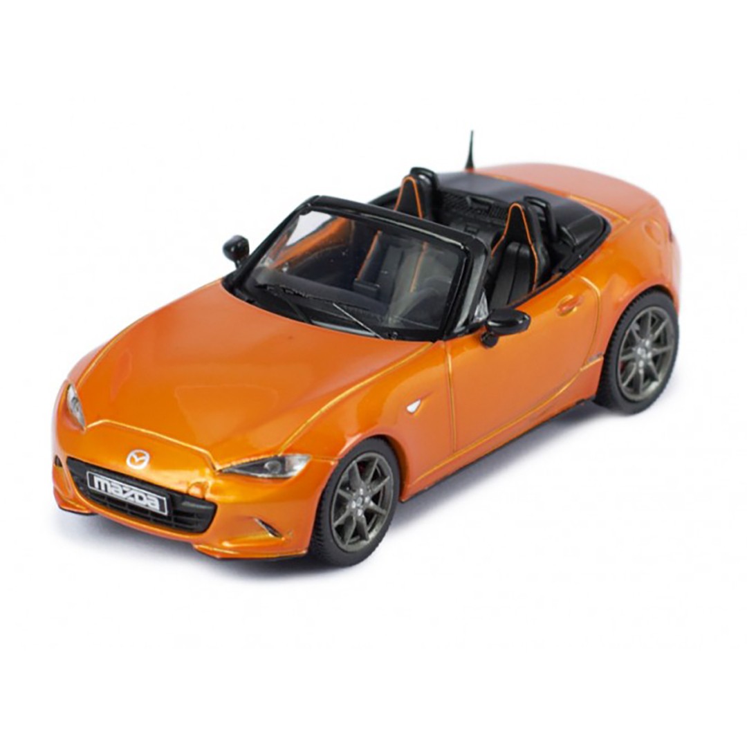 IXO Models Mazda Mx-5 Roadster Open 2015 1:43 CLC409N