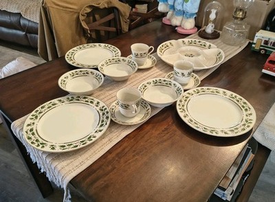 Royal Limited Holly Holiday SET Of 33  Made In Japan Service for 8 NICE