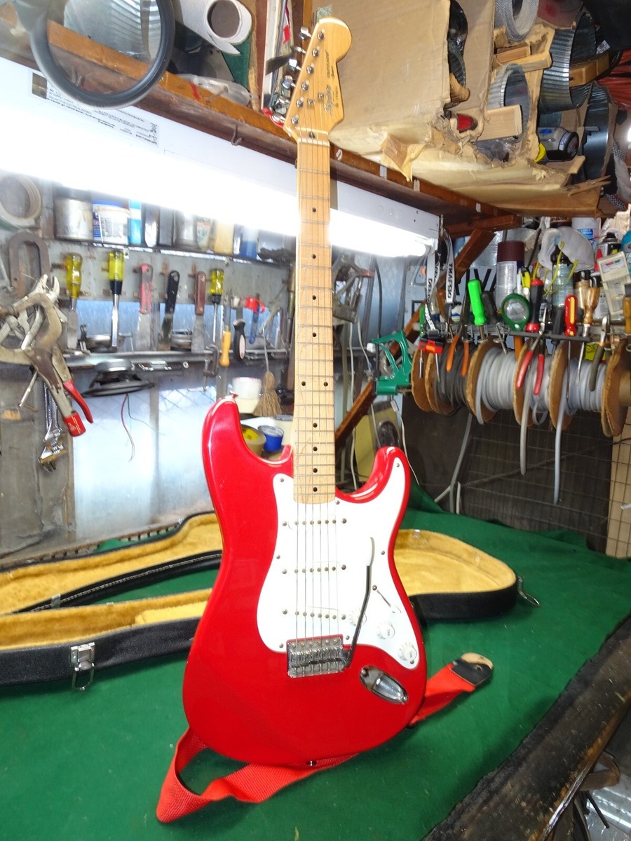 Electric Guitar Squier by Fender Stratocaster Sunburst Made in