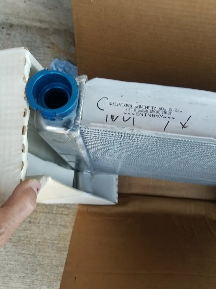 1960-69 Dodge, Chrysler, radiador universal alumínio. 25,75 Wide 19 High 2,25 380425 - Imagem 4 de 4