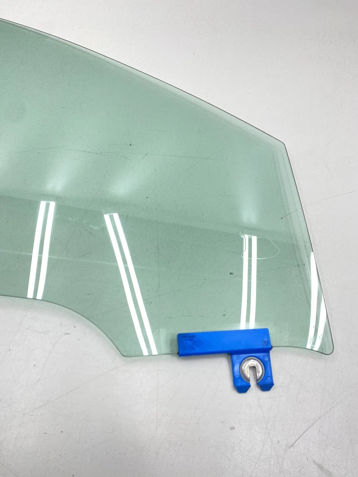 2017 - 2023 克莱斯勒太平洋前部右乘客侧门窗玻璃原始设备制造商 — 第 3/4 张图片