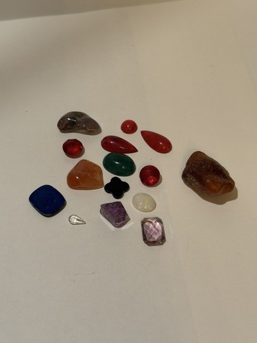 Konvolut Halbedelsteine für Schmuck etc. u.a. Bernstein Konvolut Halbedelsteine für Schmuck etc. u.a. Bernstein