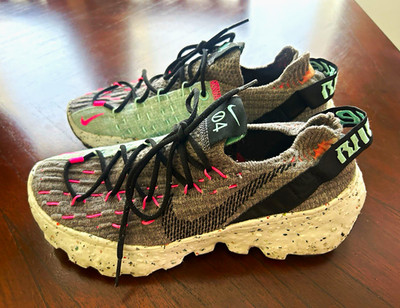 Nike Men's Space Hippie 04 Gray Knit Sneakers with Pink Accents size 7